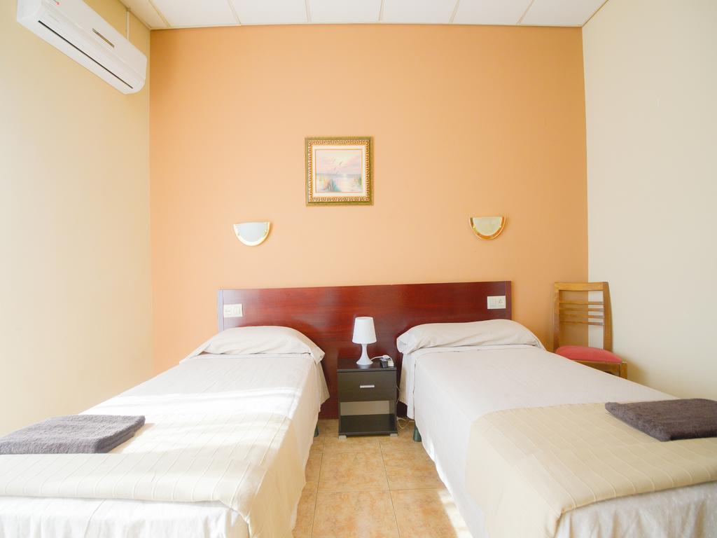 Hostal Torremirona Salt Eksteriør billede